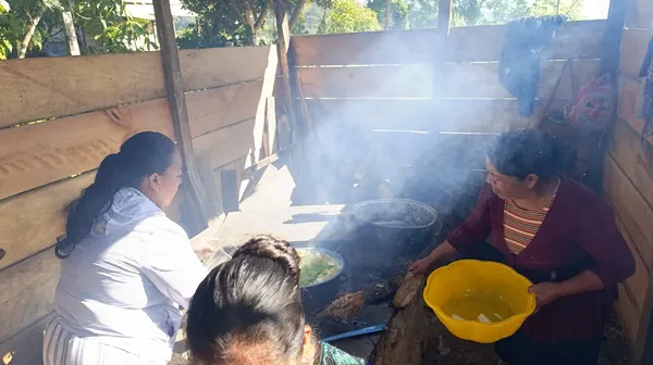 Las hermanas preparan la comida