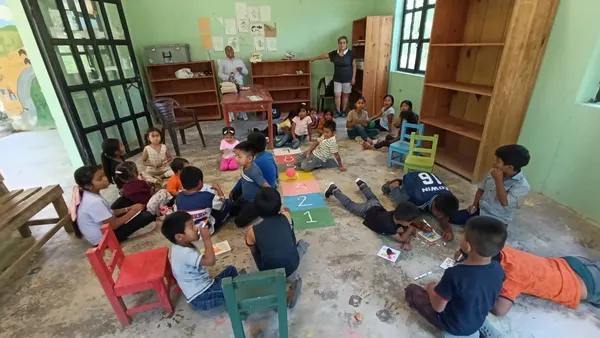 Los niños en la ludoteca